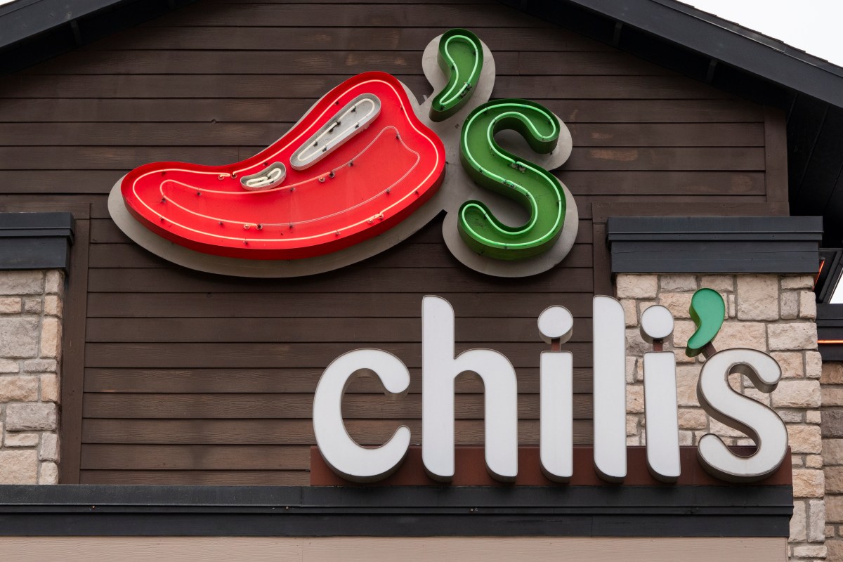 Chili's weighs in on restaurant dress code debate