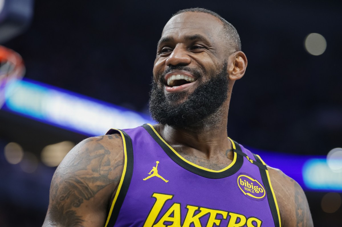 Lakers’ LeBron James Humiliates Two Pacers After They Fail to Block Him