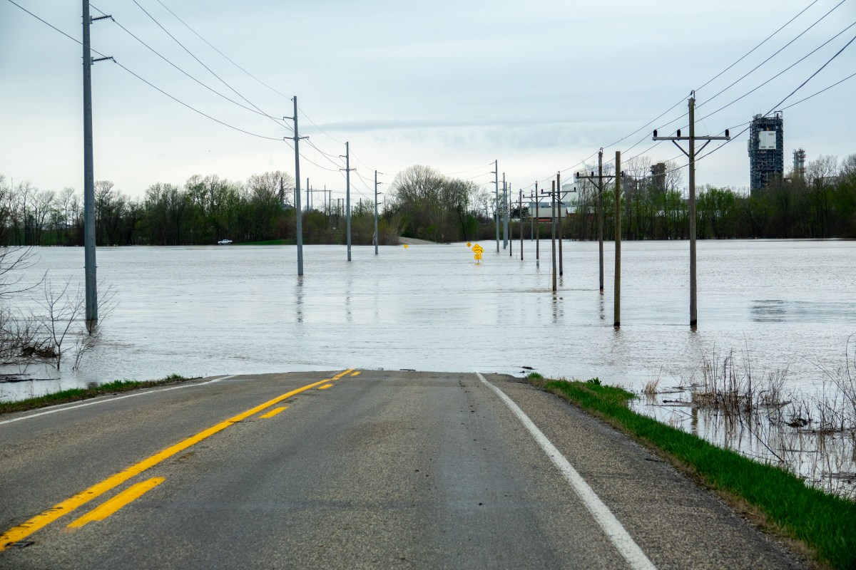 Major flood sparks evacuation concerns as river levels surge to 19 feet