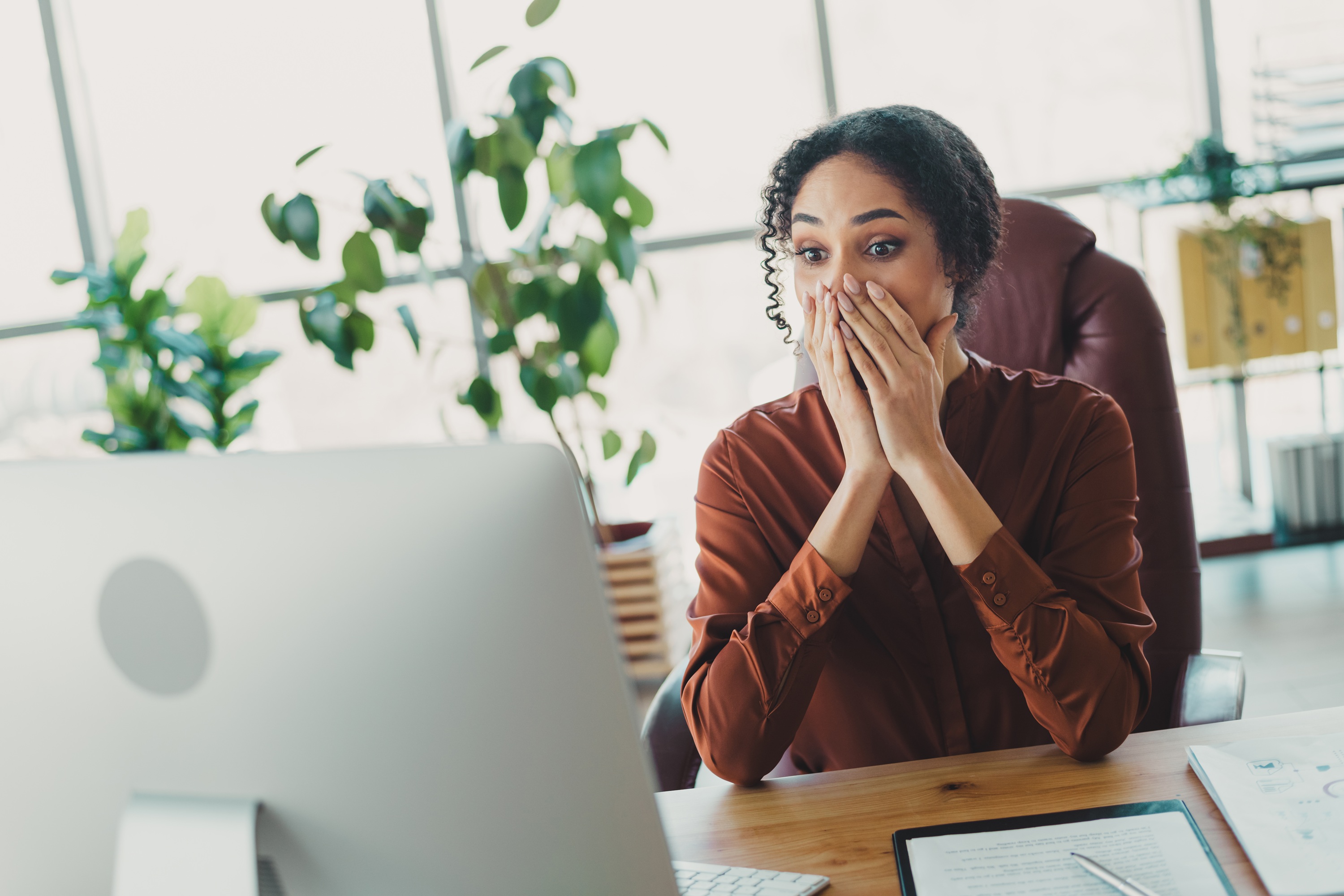 Woman Starts New Job—Not Prepared for Message Previous Worker Left Her