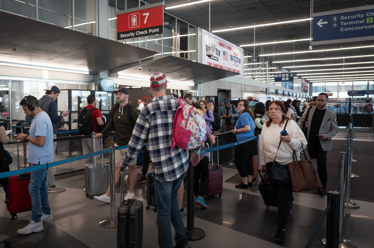 Congress Loses Perk to Fast Track Airport Security Amid Long TSA Wait Times