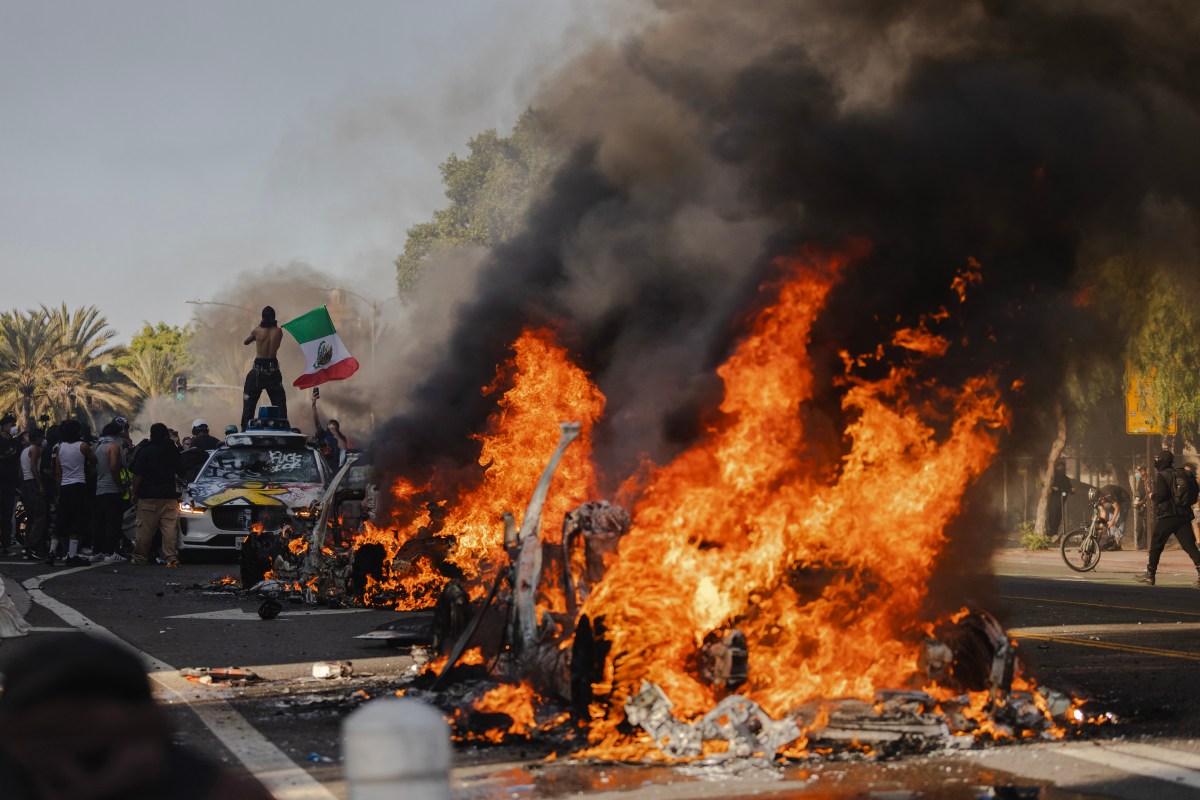 Trump Official Says Federal Agents Should Hit Anti-ICE Protesters
