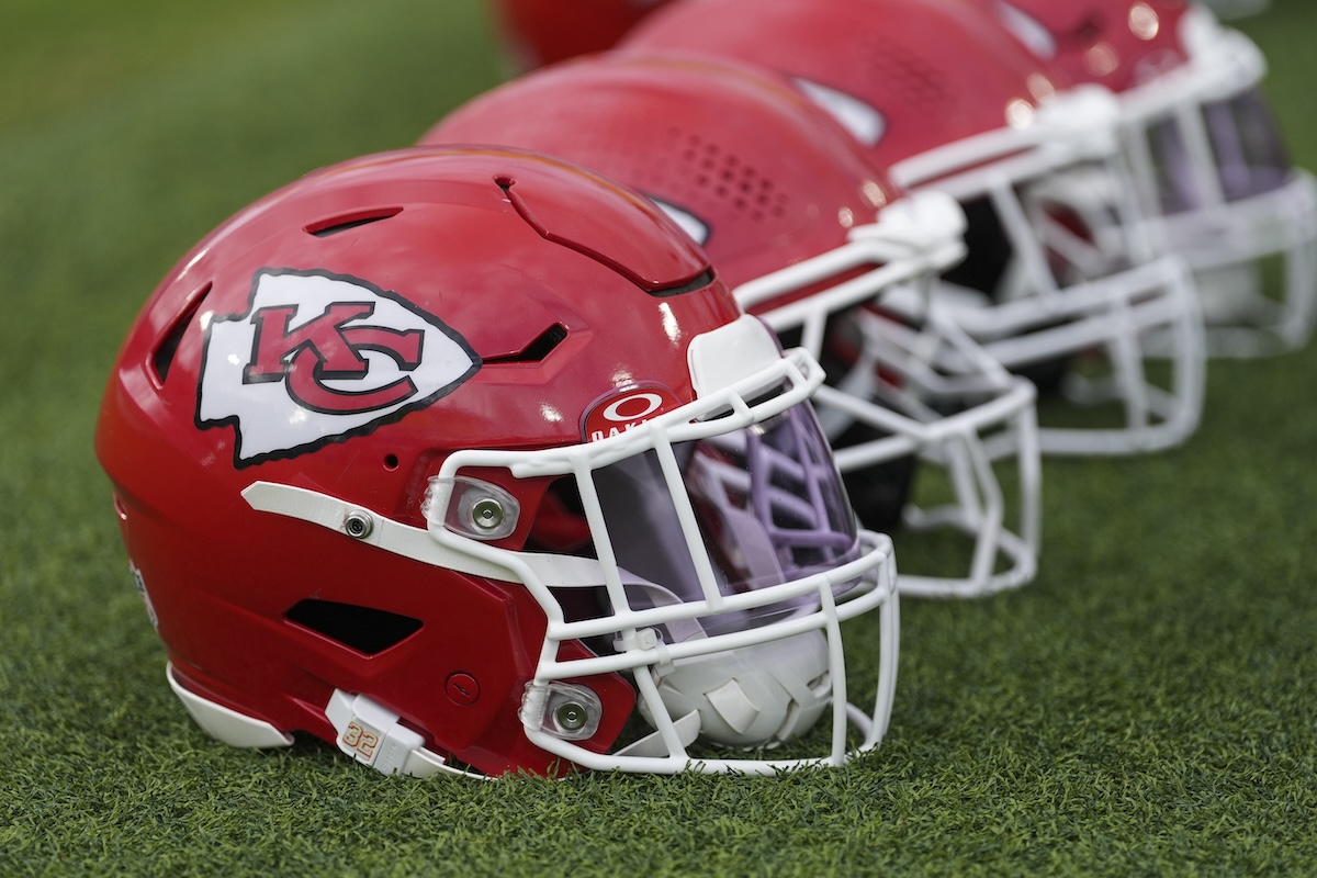 Chiefs Connected to Strange Trade After Kenneth Walker Move
