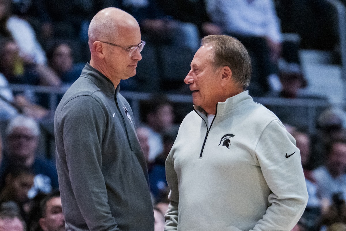 Dan Hurley, Tom Izzo draw attention with postgame handshake at Sweet 16