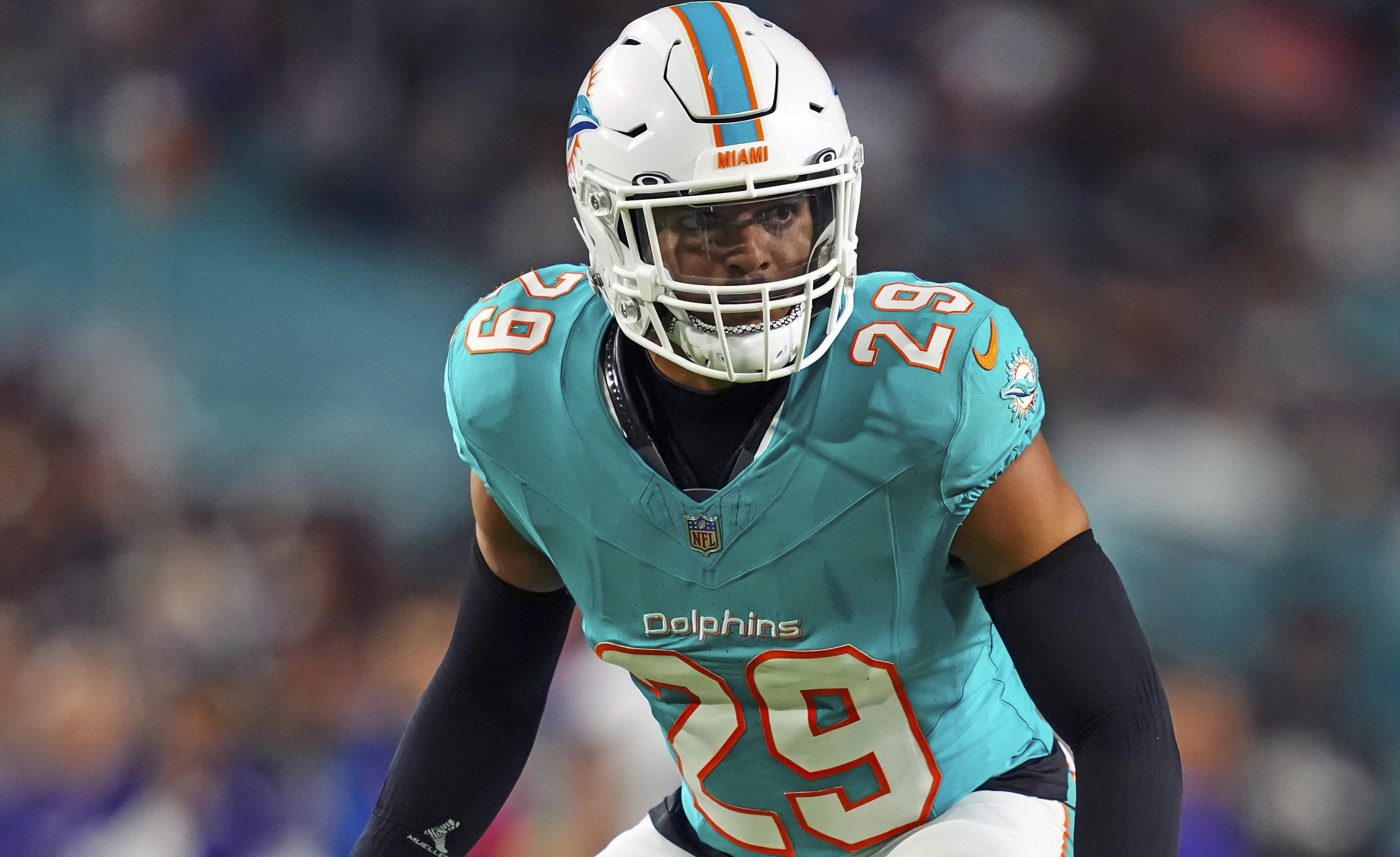 Jets-Dolphins Agree to Rare In-Division Trade for All-Pro Defender