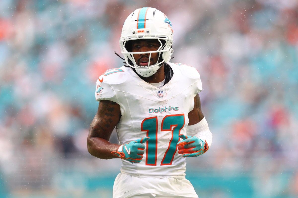 Relatório: Broncos pretende adquirir Jaylen Waddle dos Dolphins no comércio de grande sucesso