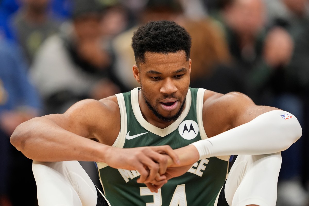 Bucks' Giannis Antetokounmpo gives injury update after awkward fall