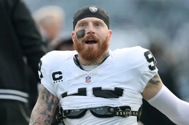 Las Vegas Raiders star Maxx Crosby in game against Philadelphia Eagles