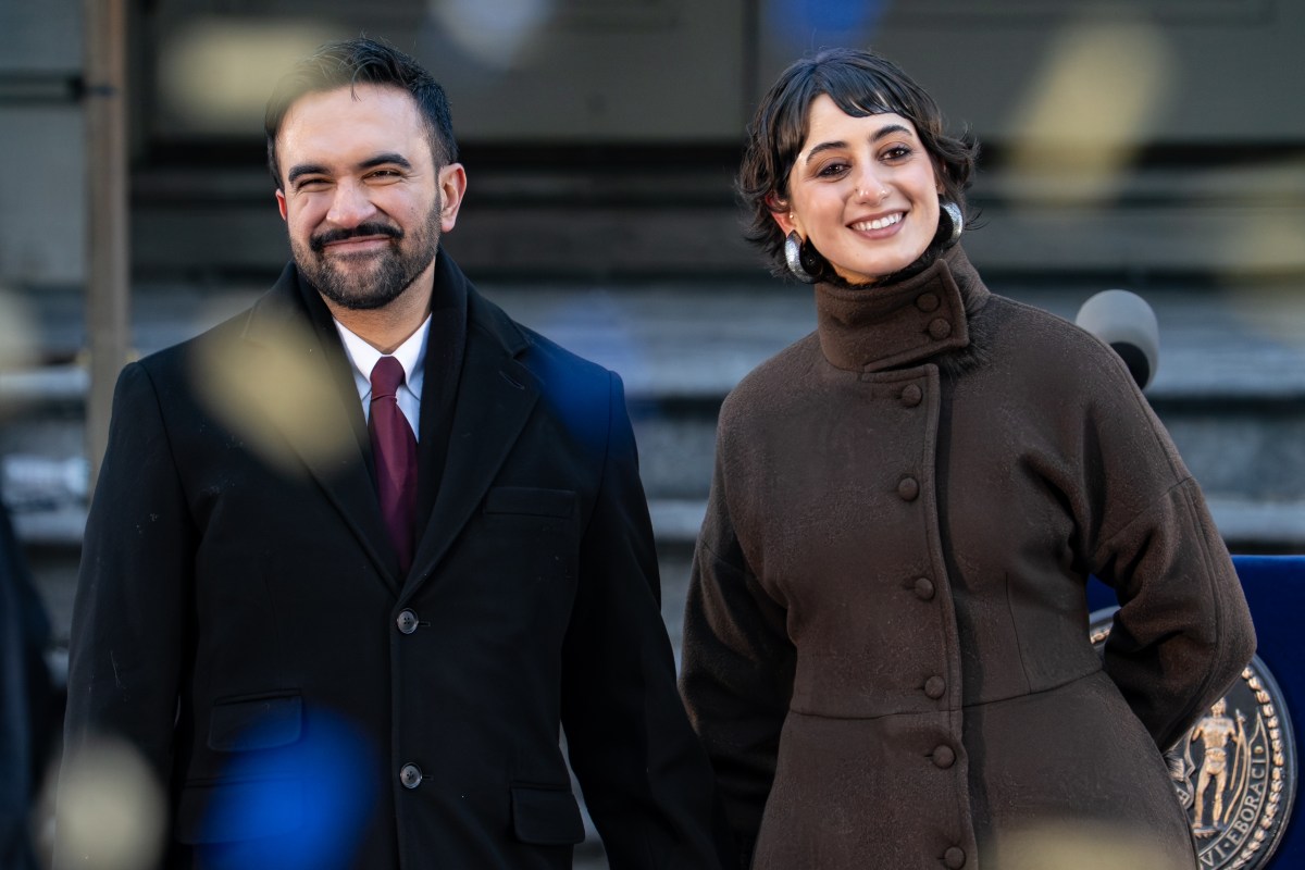 As antigas postagens da esposa de Zohran Mamdani nas redes sociais estão sob escrutínio