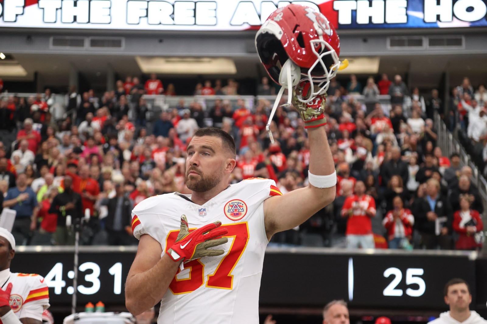 Length of New Travis Kelce, Chiefs Contract Leaves Fans in Disbelief