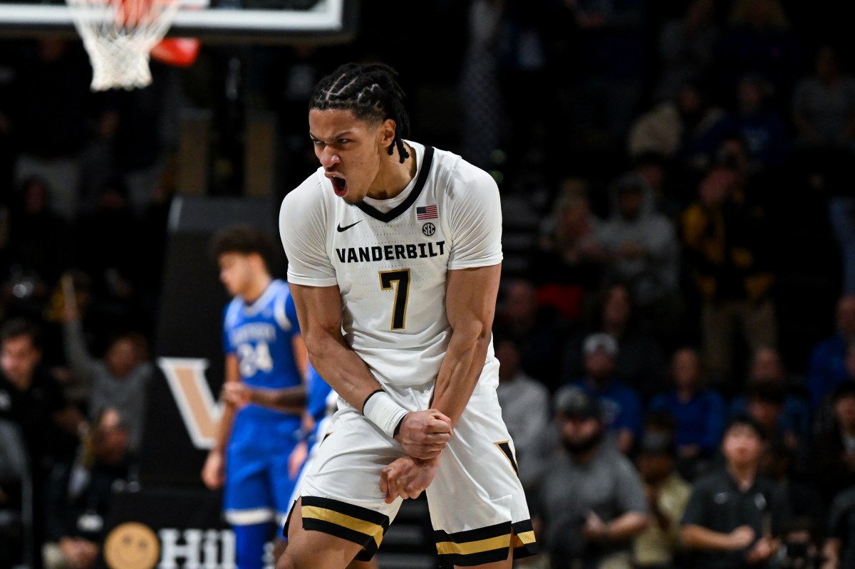 Locutor da ESPN acerta referência de ‘amigos’ a Chandler Bing de Vanderbilt