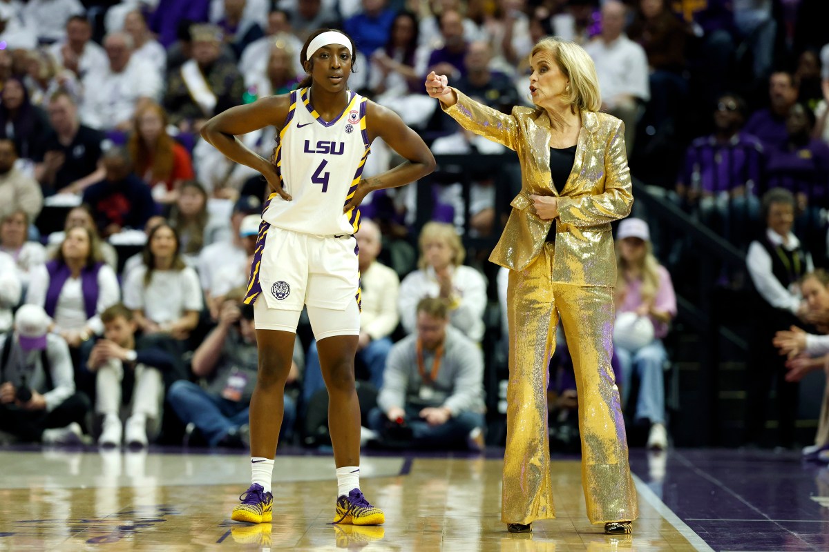LSU's Kim Mulkey threatens to bench Flau'jae Johnson over this joke