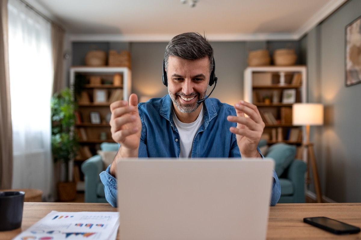 Business Offers 10% Pay Rise for Bilingual Staff, Employee Finds a Loophole