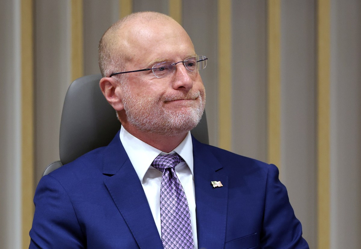 Críticos atacam o chefe da FCC de Trump por ameaças de cobertura da guerra no Irã