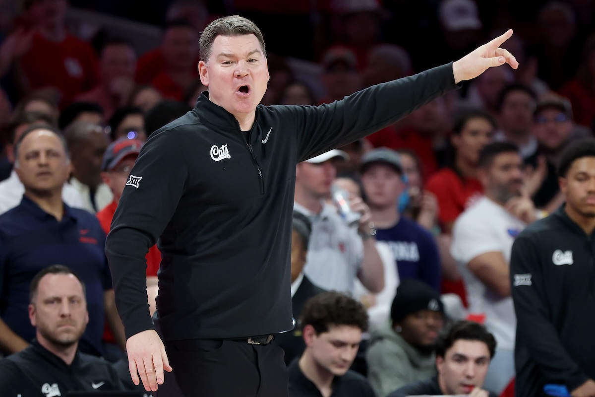 Arizona Coach Tommy Lloyd Calls Out Critics Before NCAA Tournament