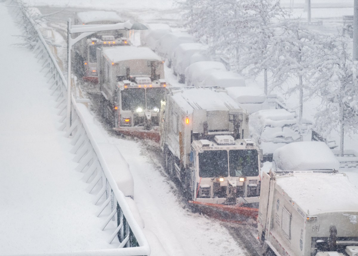 Heavy snow warning as 12 inches set to strike—"Life-threatening"