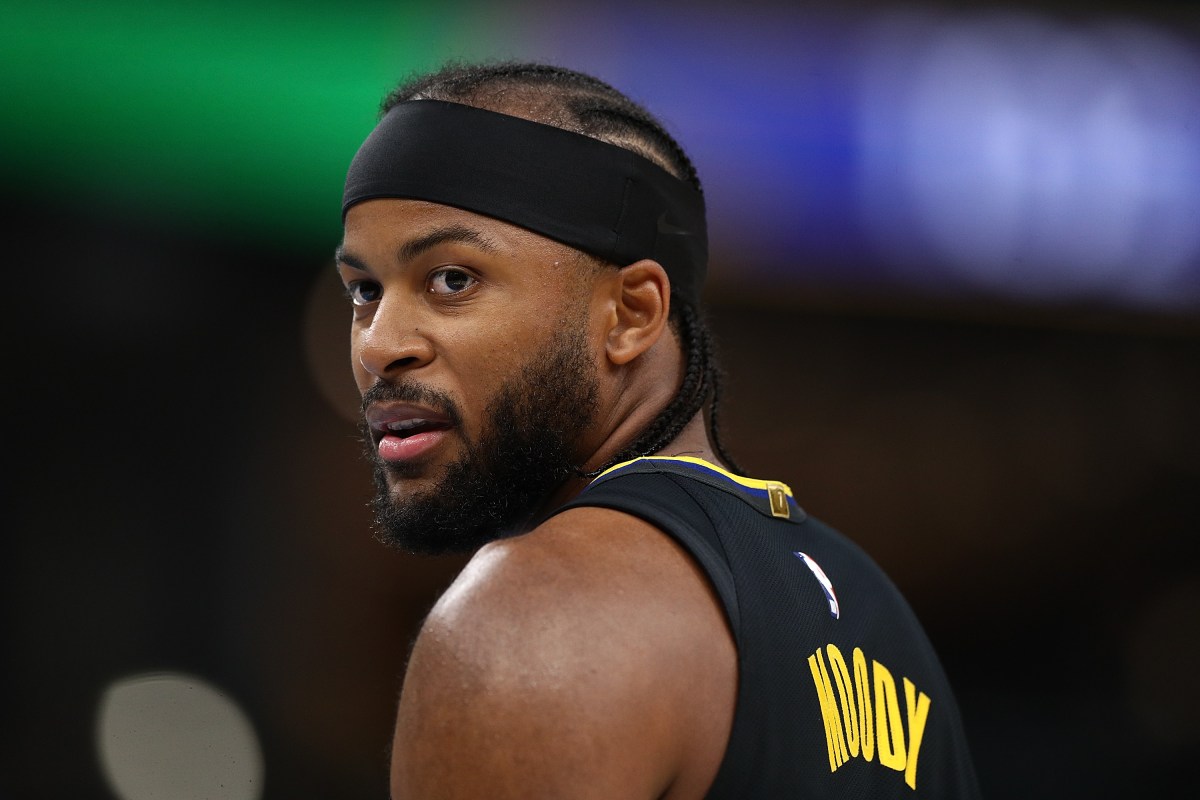 Arkansas HC John Calipari Reacts to Moses Moody& 039;s Frightening Injury