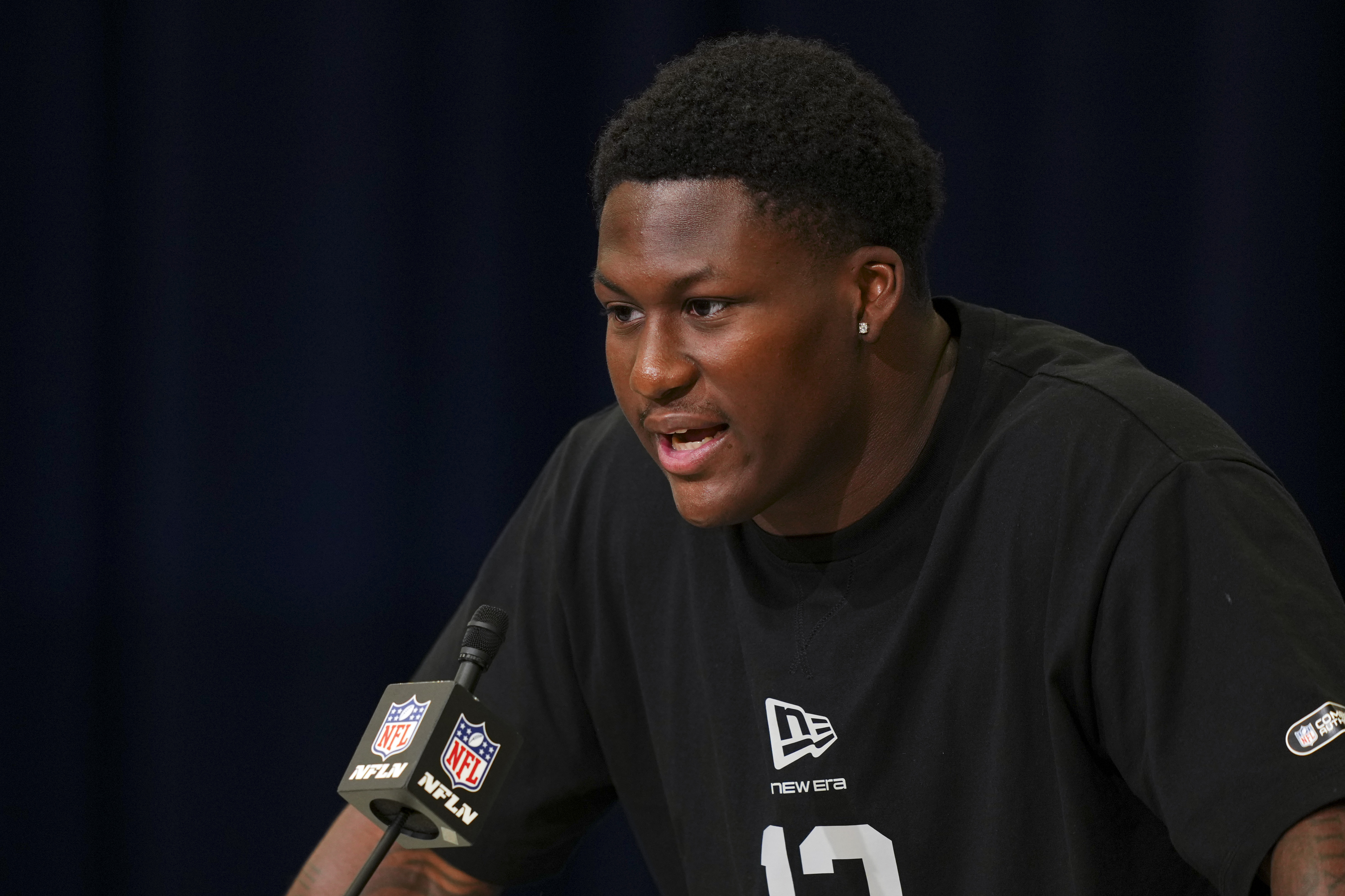 Top Prospect Makes Heartwarming Pitch to Dallas Cowboys