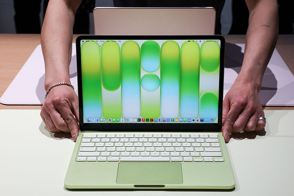 Laptops Facing ‘Painful’ Price Hikes—Why Apple May Be the One Exception
