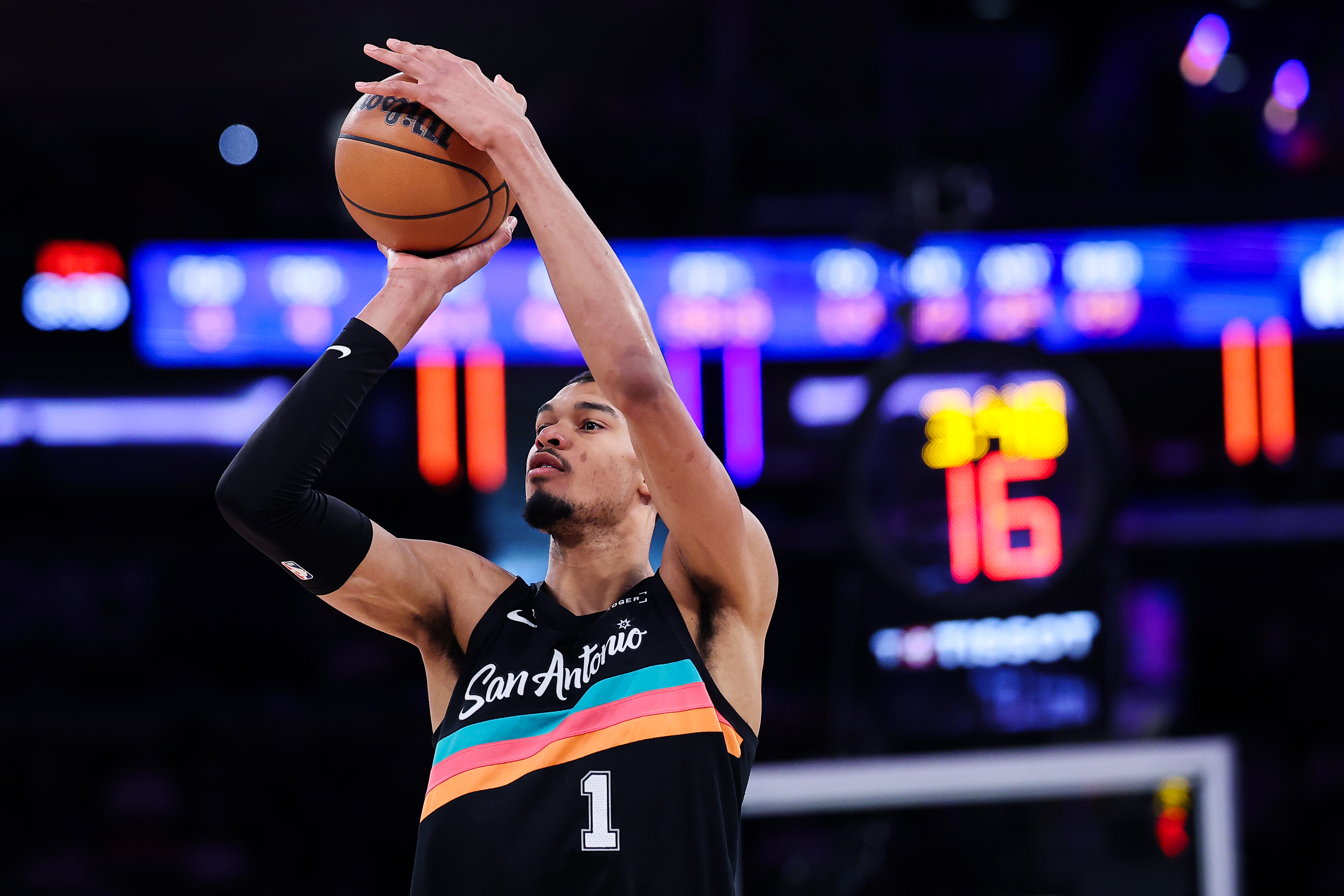 Caesars Sportsbook Promo Code NEWSWK250BM: Get $250 Bonus For Spurs-76ers, NBA Games