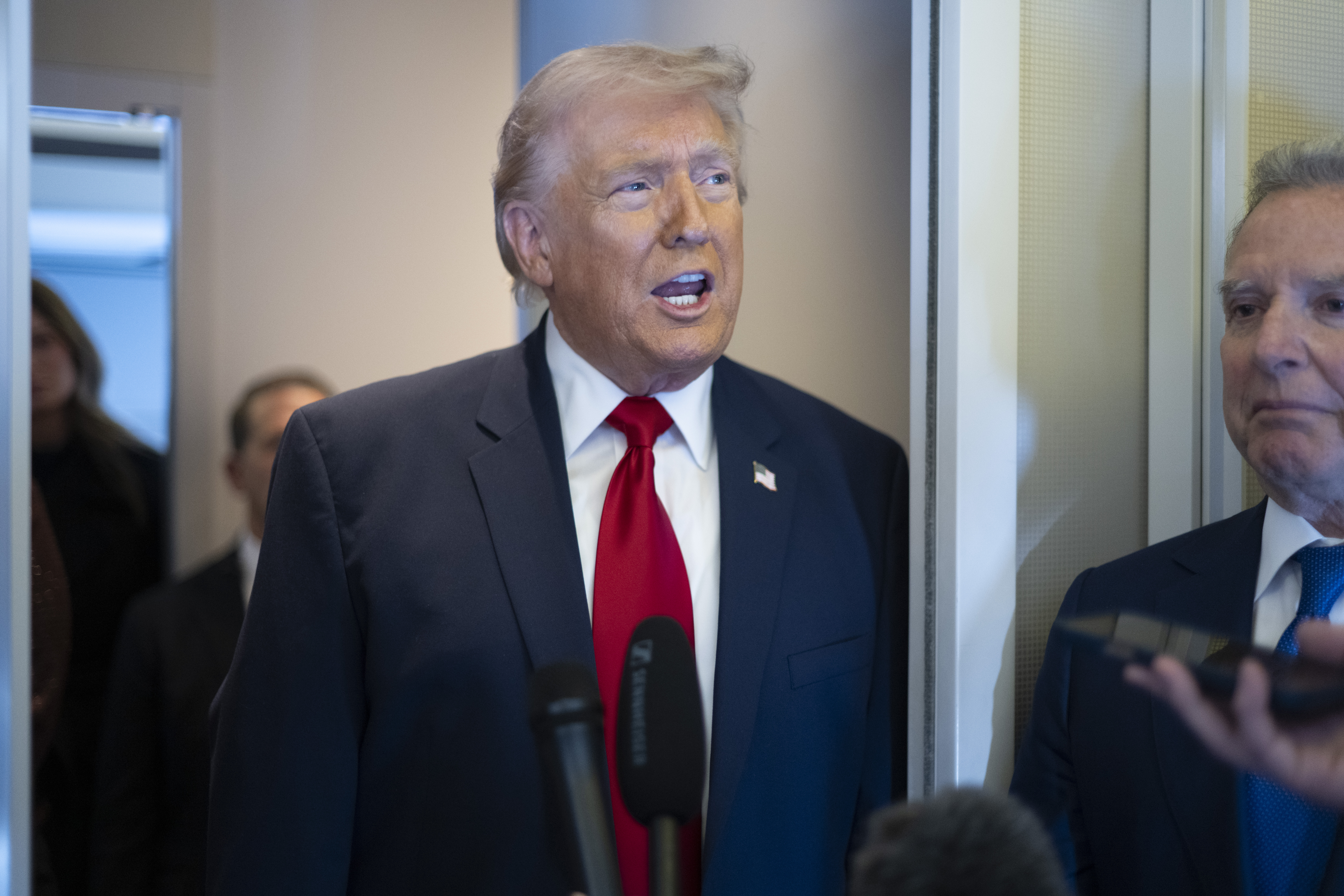 Trump's Approval Rating Hits Near 3 Month High with Independents: Poll