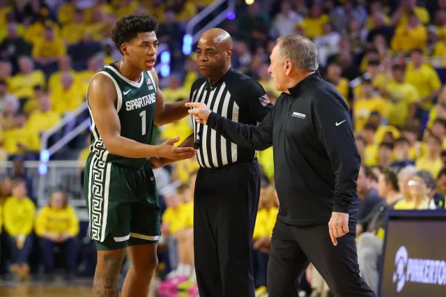 Michigan State head coach Tom Izzo confronts Jeremy Fears Jr in Michigan game