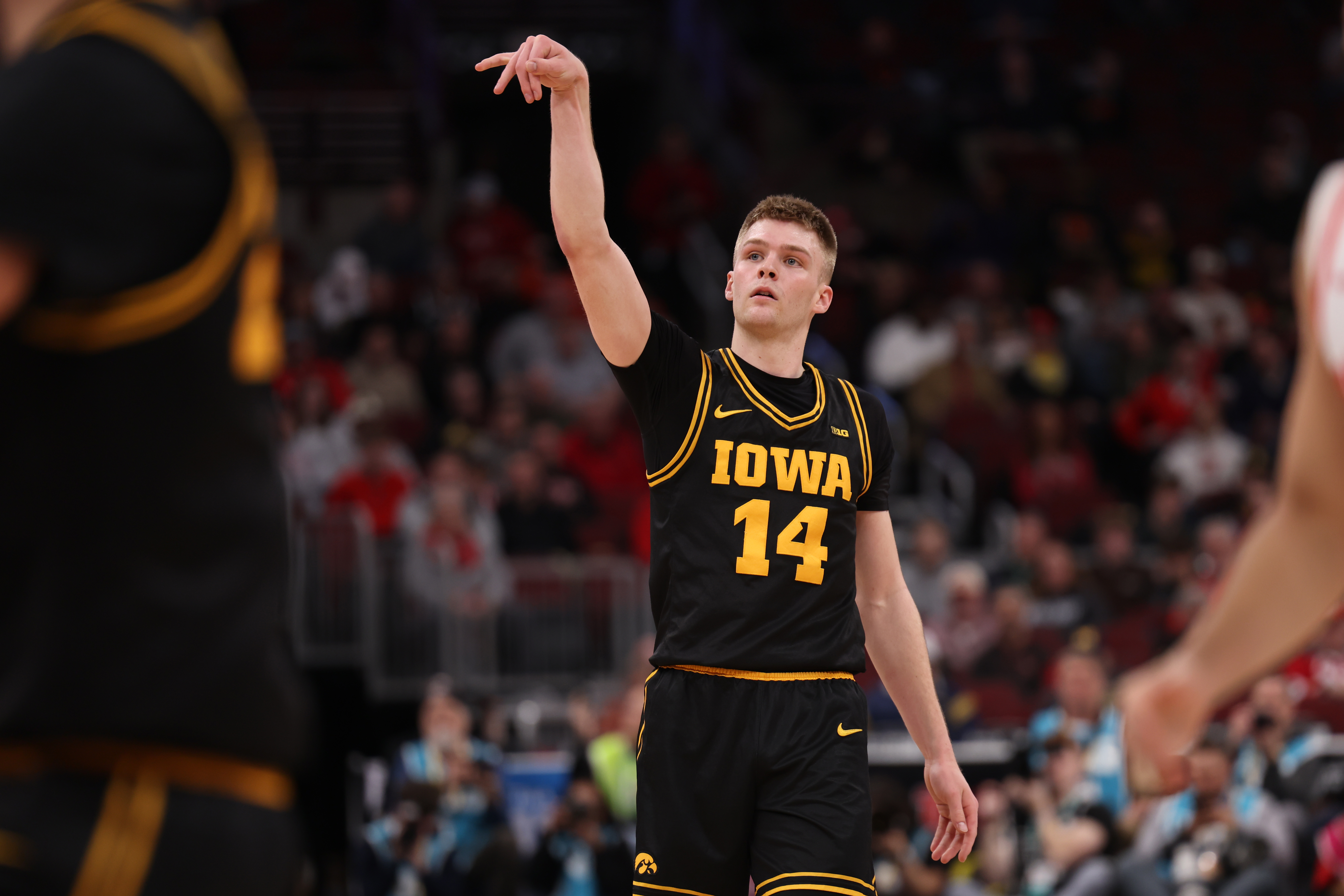 Iowa vs. Illinois Elite 8 Odds, Player Props, ATS Picks: Illini Laying 6.5 Points