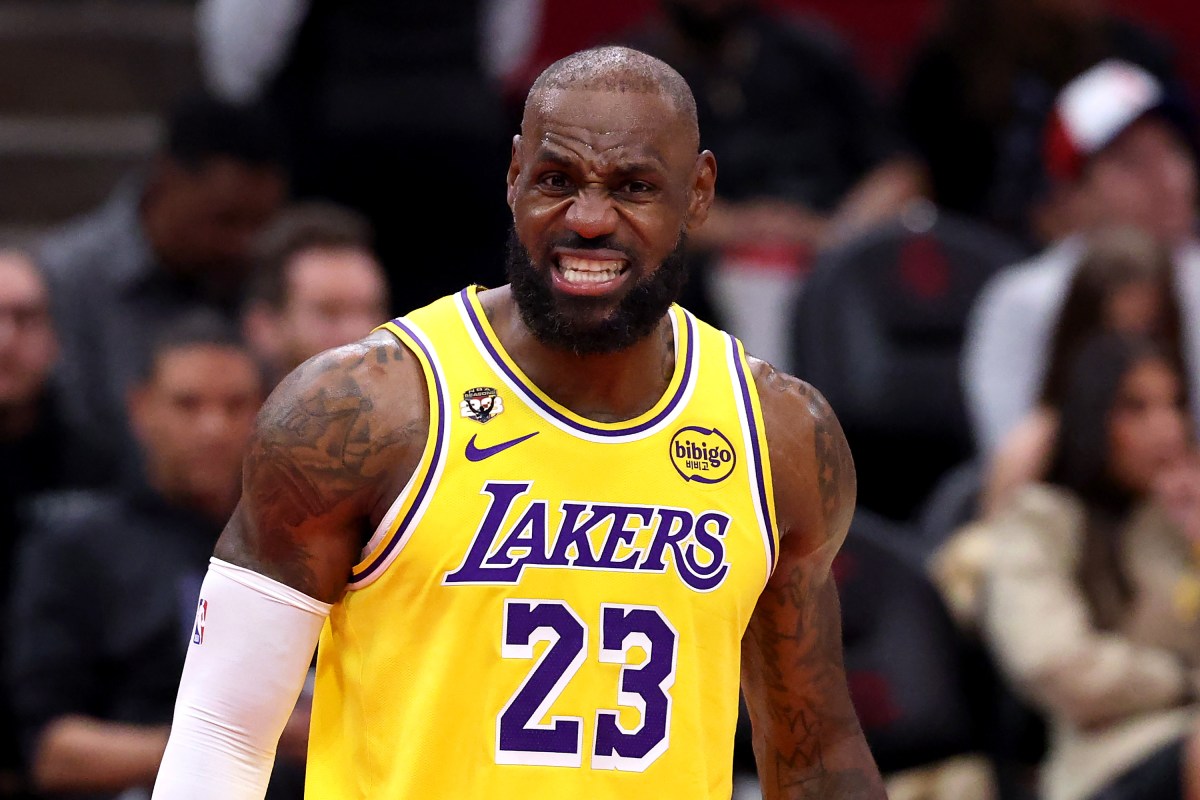LeBron James, do Lakers, se recupera de lesão após falta dura contra o Rockets