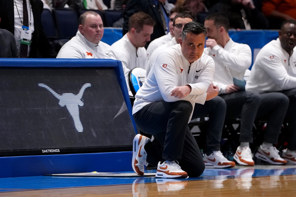 A explosão de Sean Miller no Assistant se torna viral após a vitória no March Madness