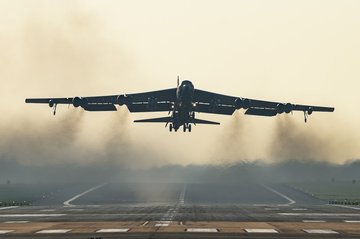 US B-52 bomber issues distress call over UK