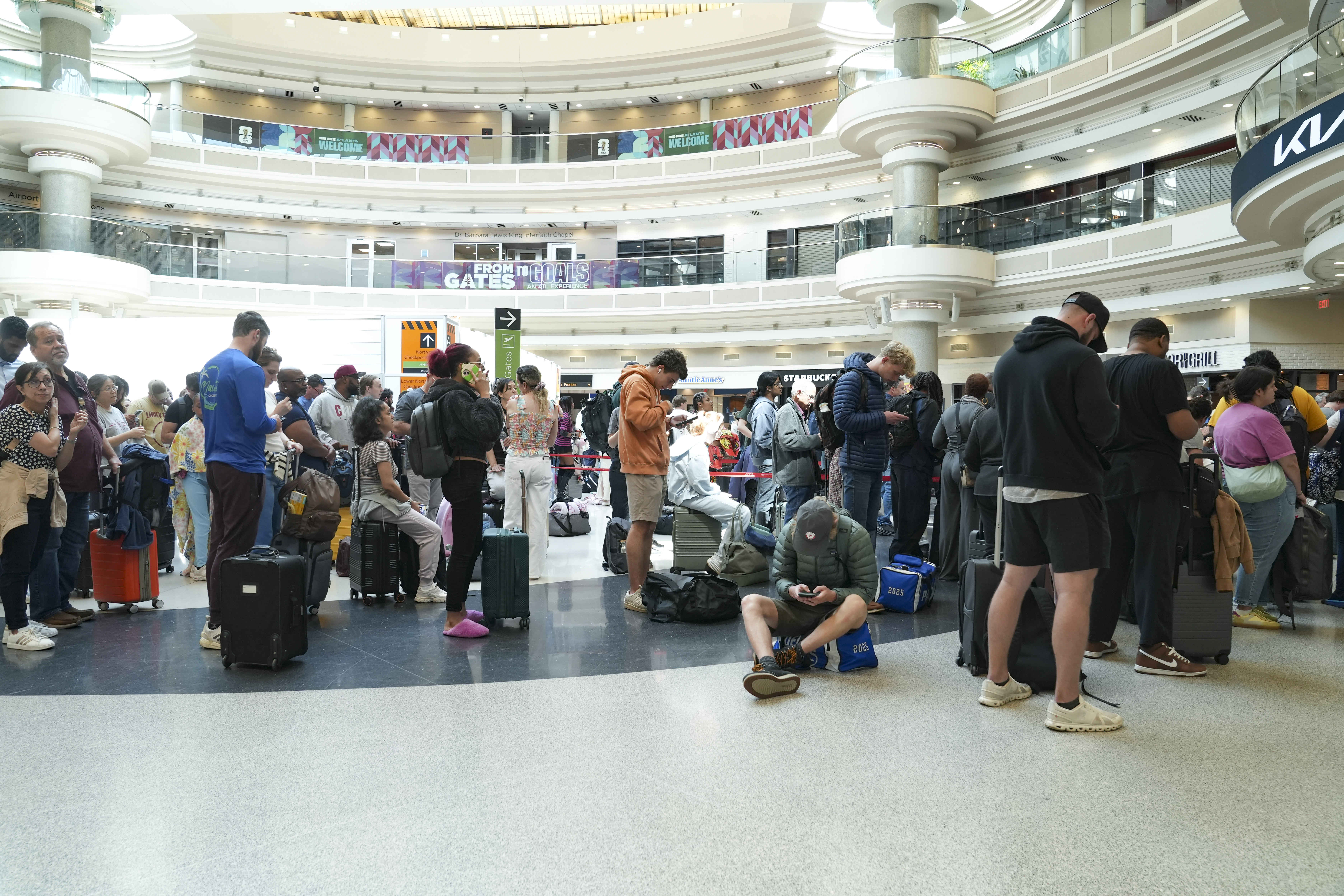 Former ICE Official Warns Trump’s Airport TSA Plan Is ‘Reckless’