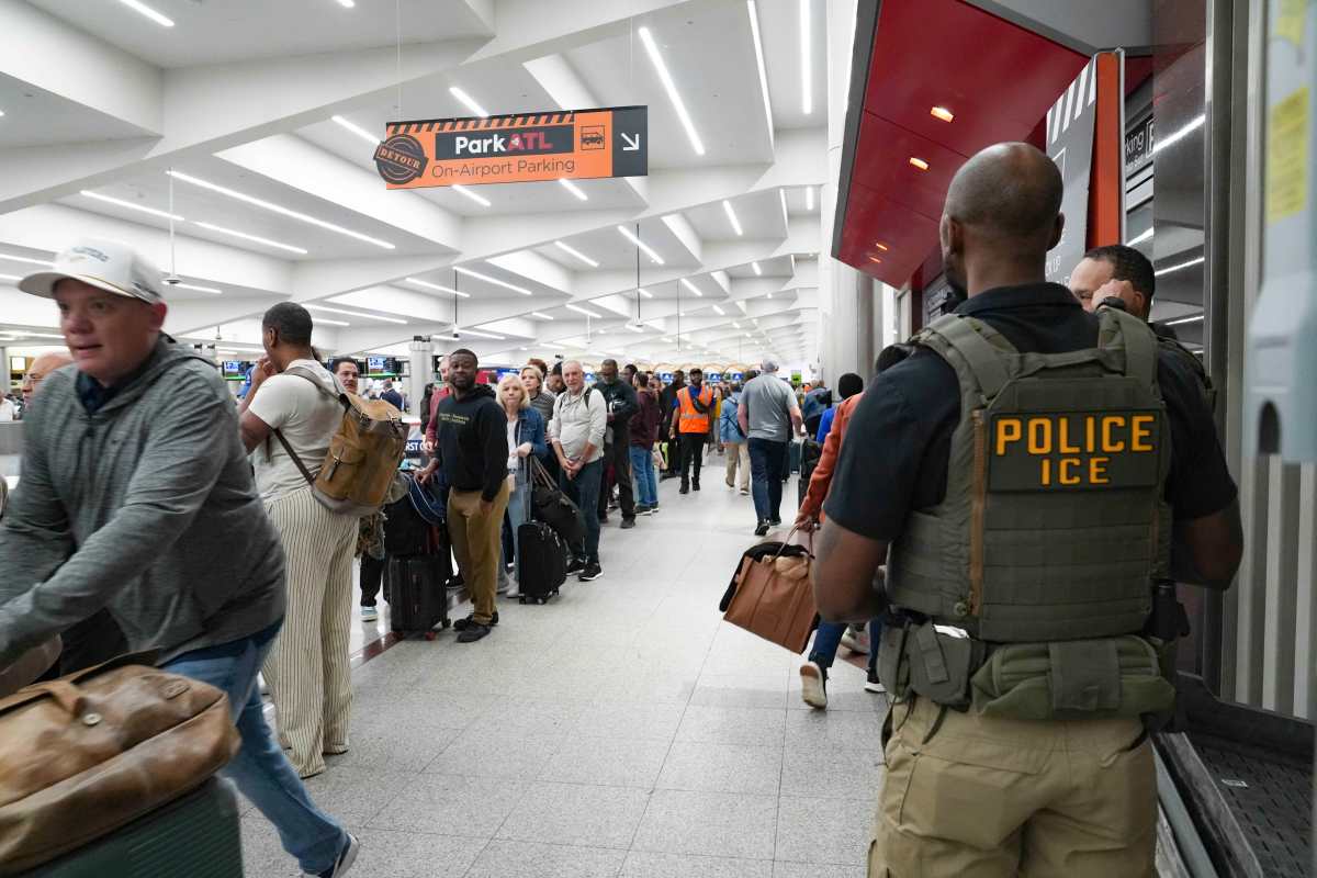 People all making same point as photo of ICE agent at airport goes viral