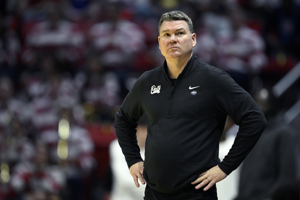 Arizona AD Addresses Tommy Lloyd's Future Amid UNC Coaching Rumors