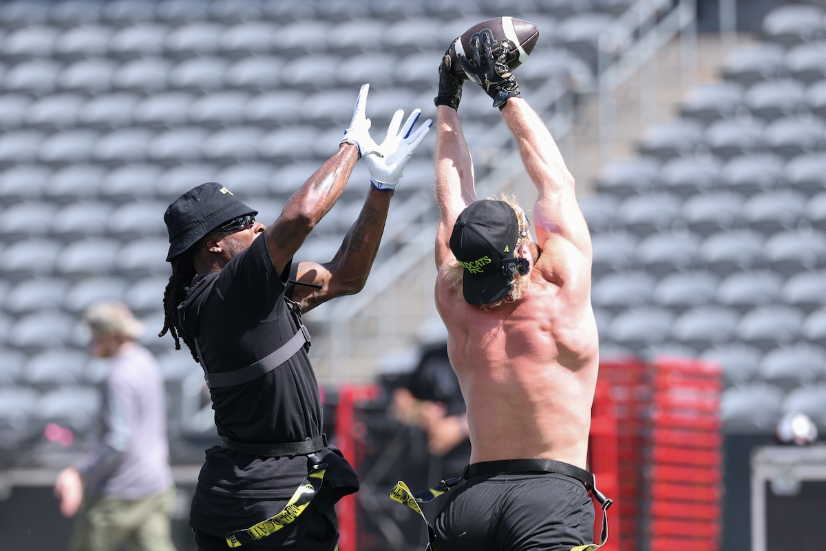 Logan Paul pega a grande interceptação de Joe Burrow antes do evento Flag Football