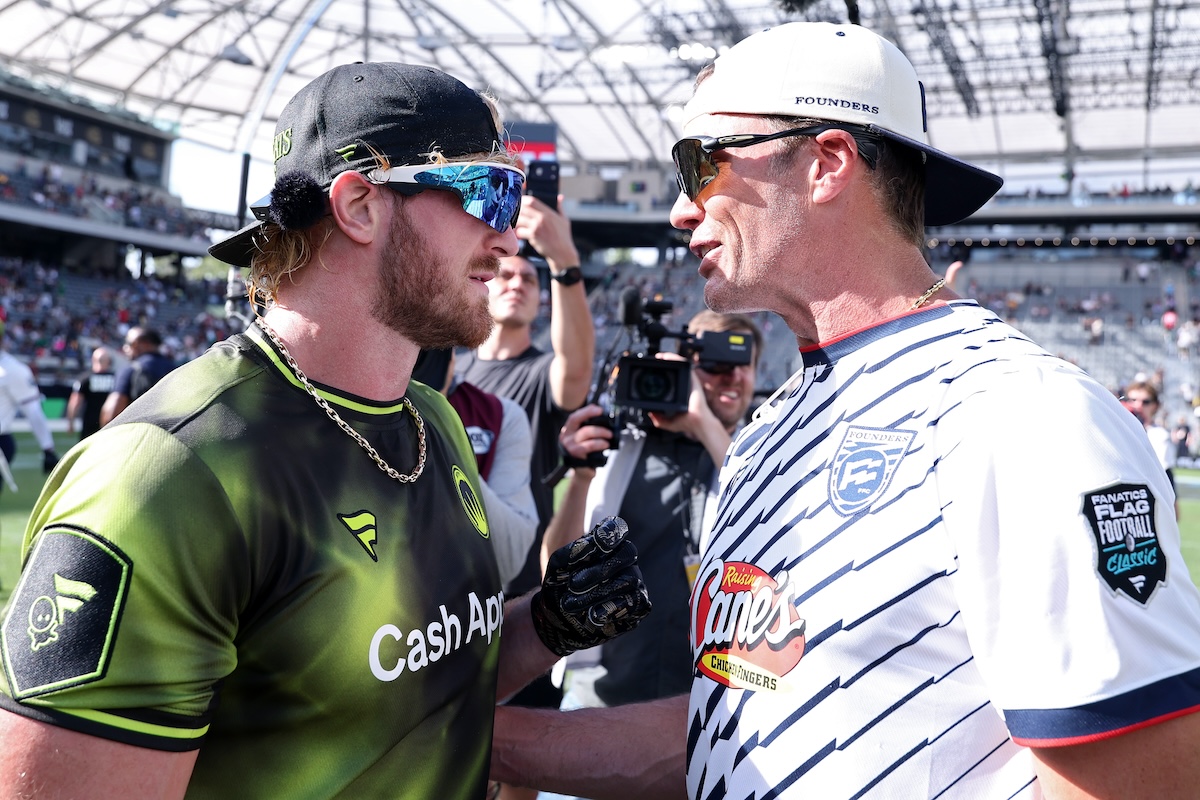Logan Paul trolls Tom Brady e Jalen se machuca após jogo de flag football