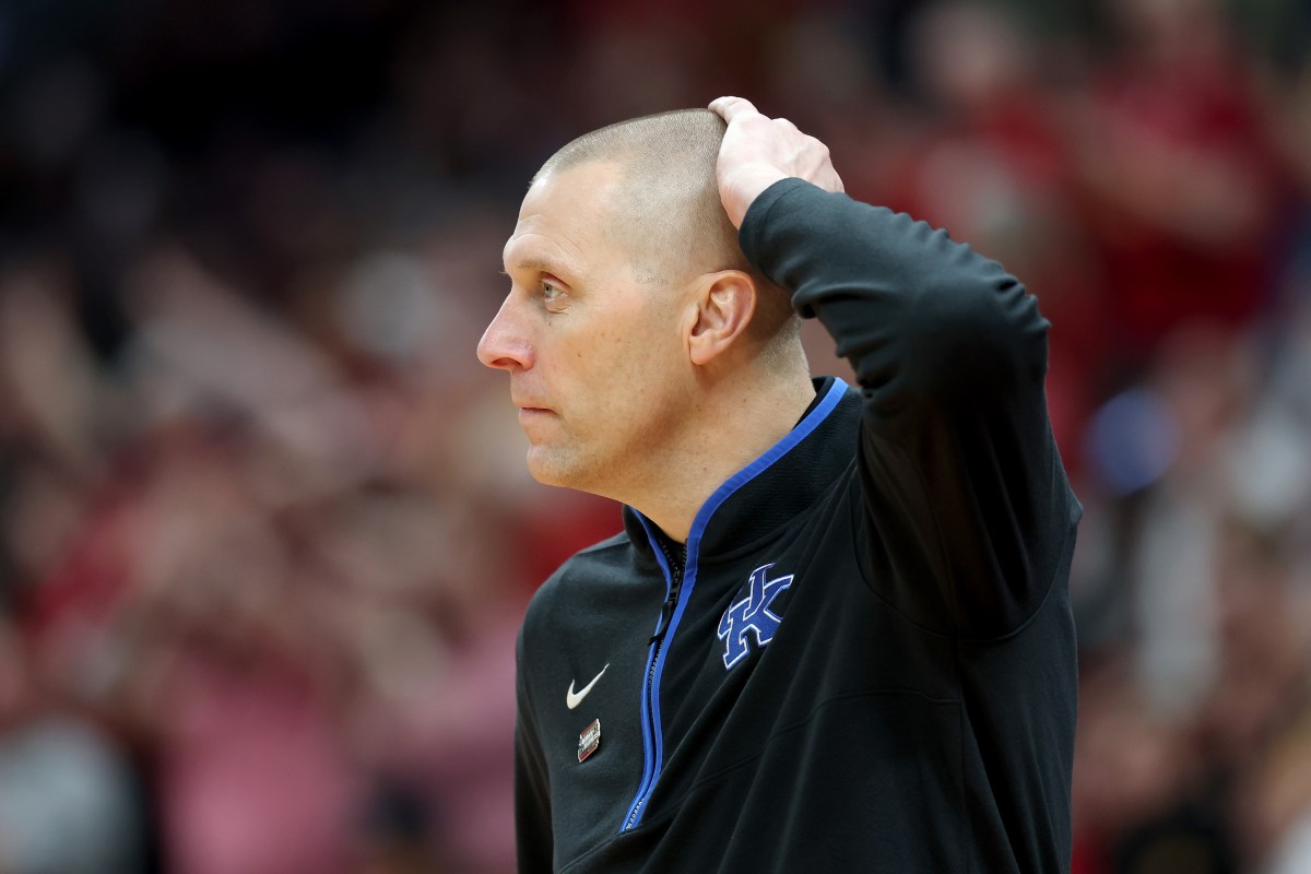 Mark Pope, do Kentucky, dá desculpas após derrota anterior na NCAA