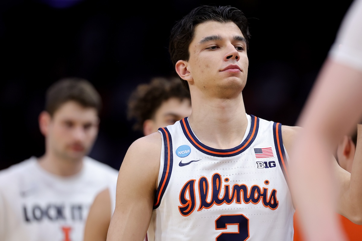 Iowa-Illinois Delay: 'Painful' Horn Malfunction Interrupts Elite Eight Game