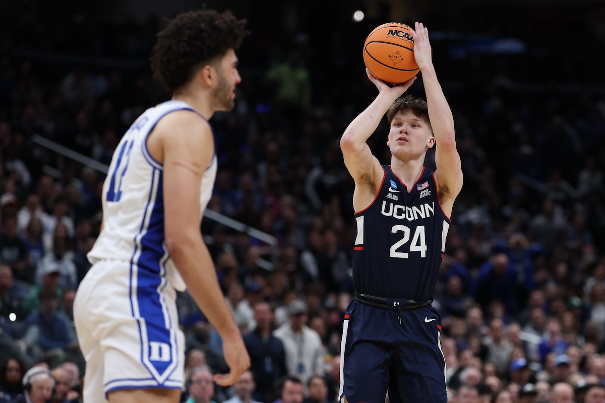 Dan Hurley’s Dad Had Surprising Reaction to Braylon Mullins Shot for UConn