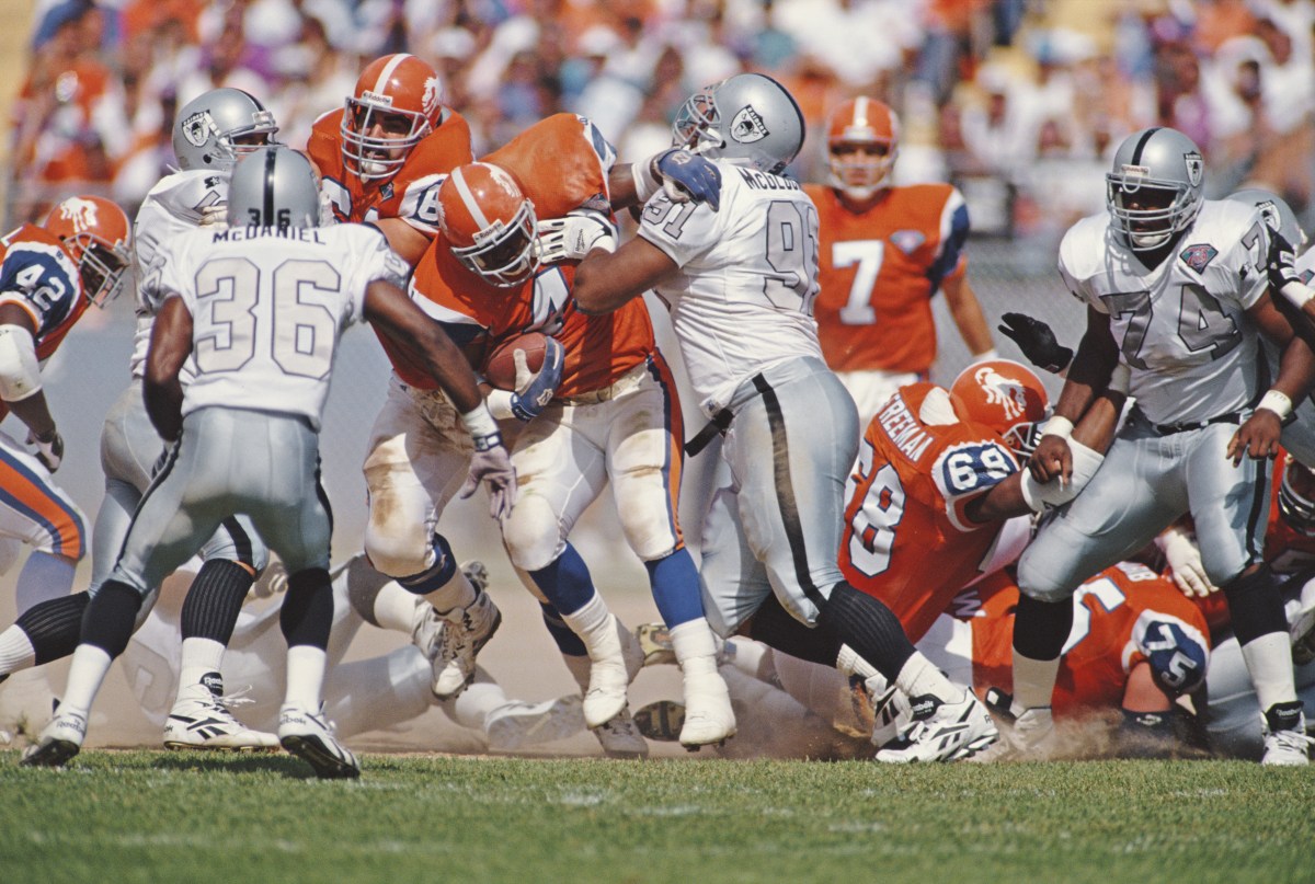 Derrick Clark, ex-running back do Broncos, morreu aos 54 anos.