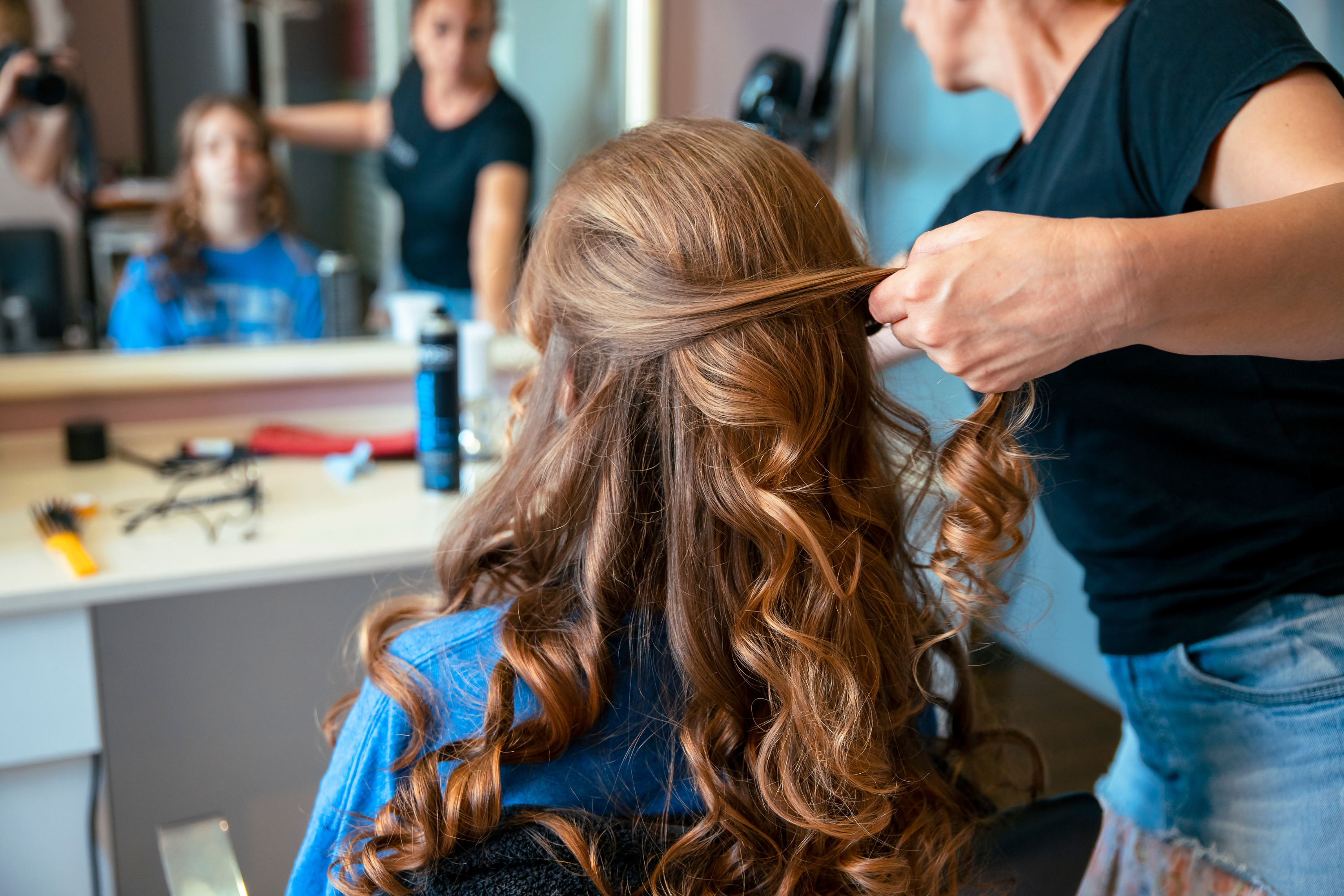 Millennial Aunt Asks Niece What She’s Wearing to Prom—Unprepared for Reply