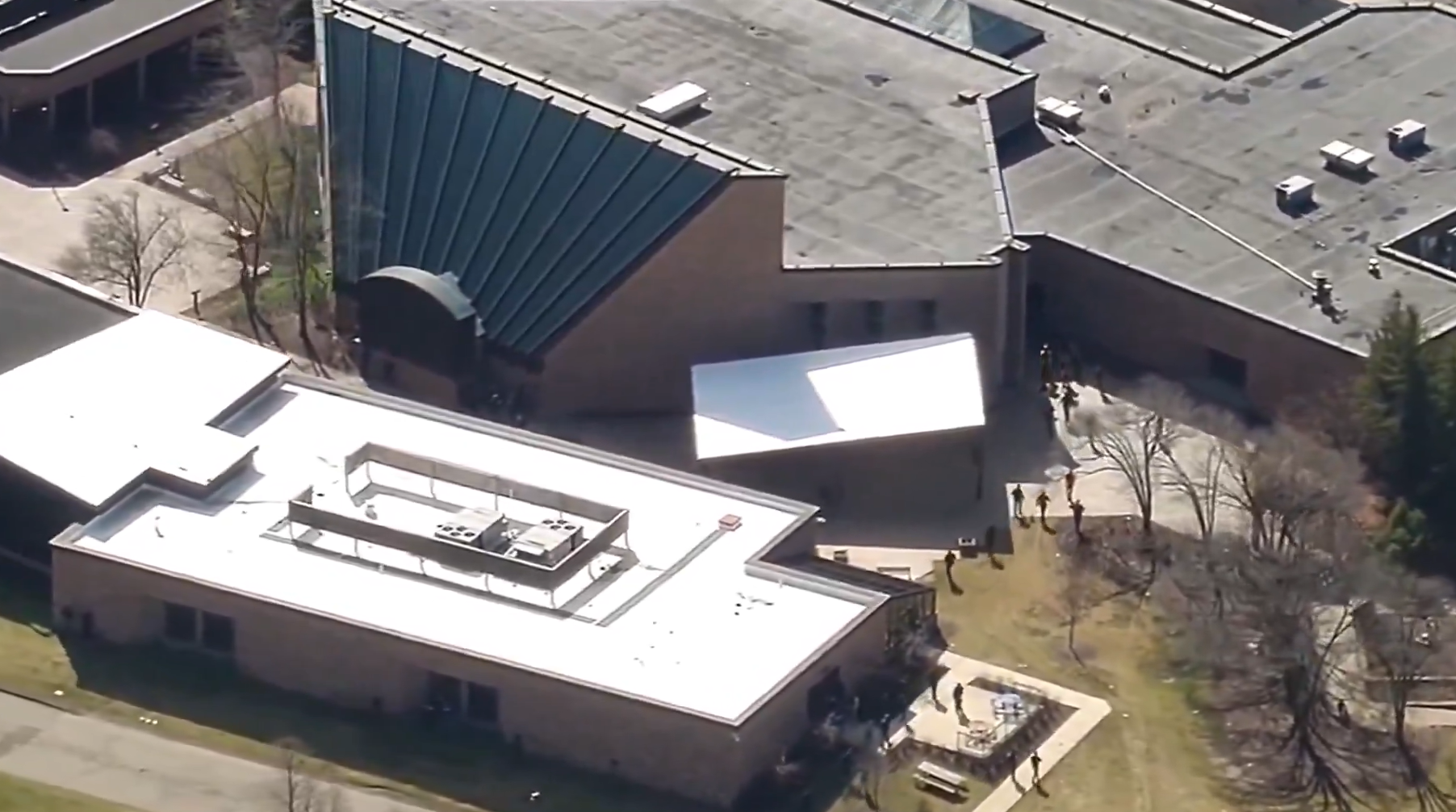 FBI, Police Respond to Shooter and Fire at Temple Israel in Michigan: Live Updates