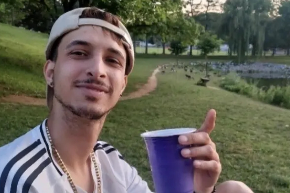 ICE Detains Cuban With Pending Green Card Application for Over 7 Months