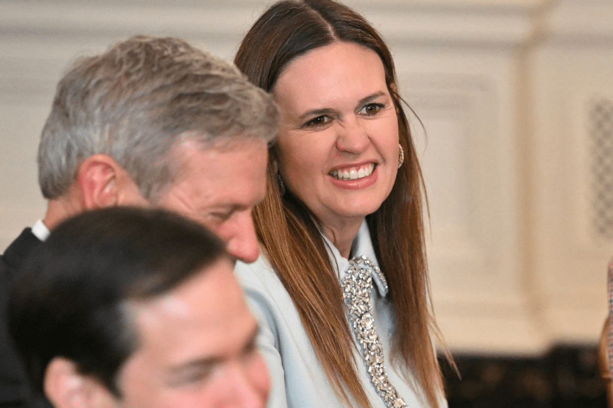 Arkansas Gov. Sarah Huckabee Sanders says she was kicked out of restaurant