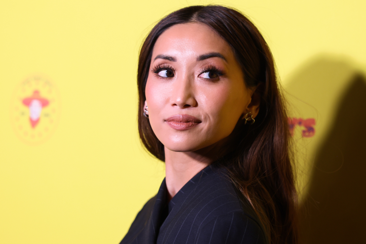 Disney actress calls to boycott Alaska Air over first-class flight drama