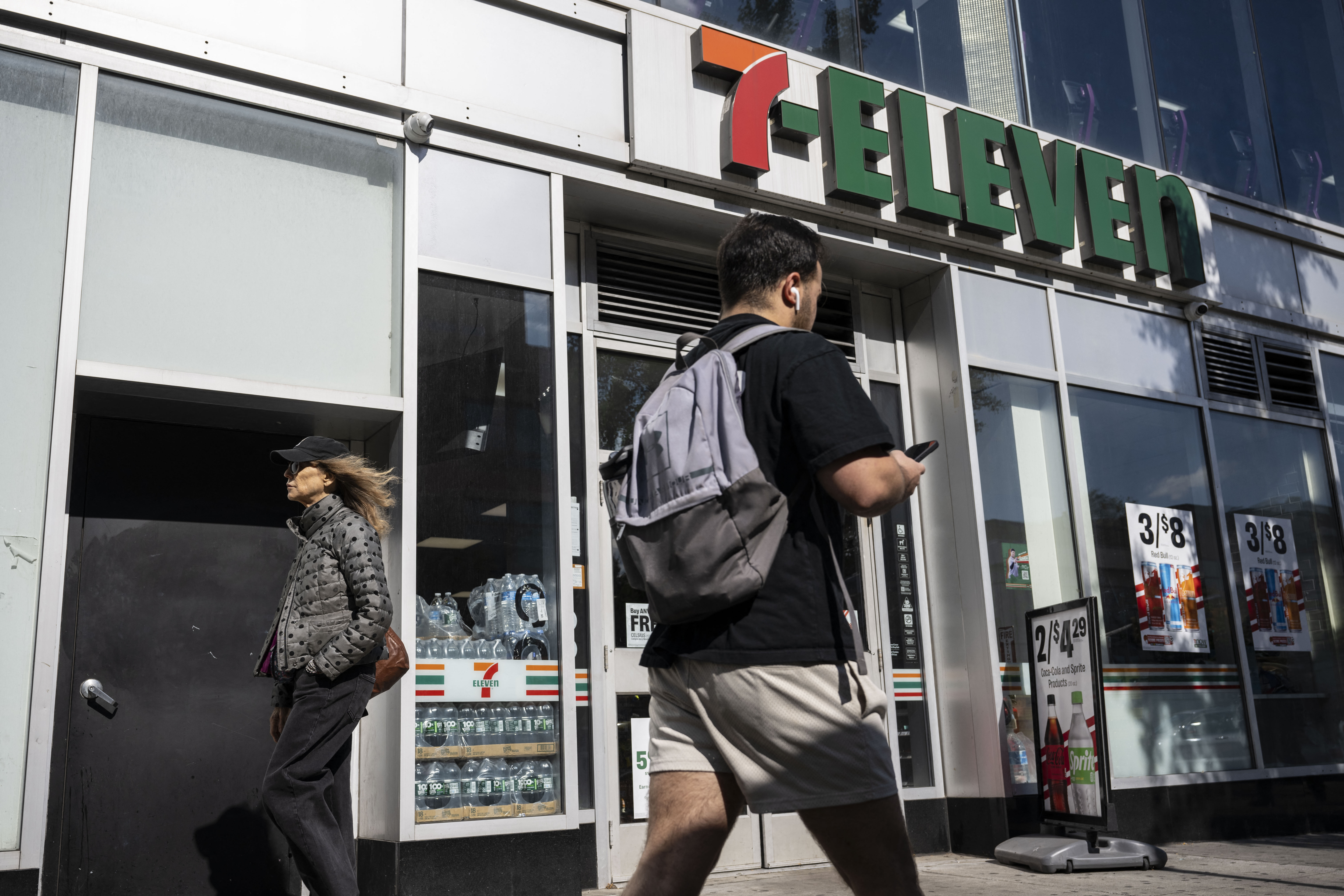 7-Eleven To Close Hundreds of Locations