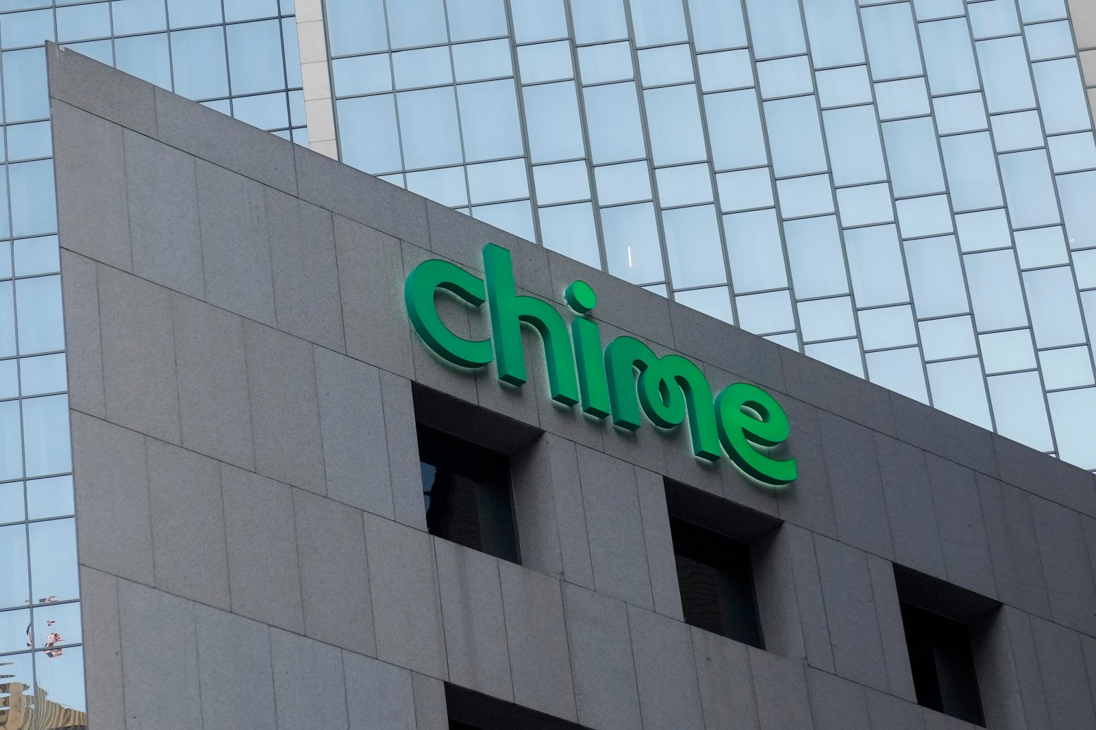 newsweek.com - Gabe Whisnant - Is Chime Down? Widespread outages as app access fails