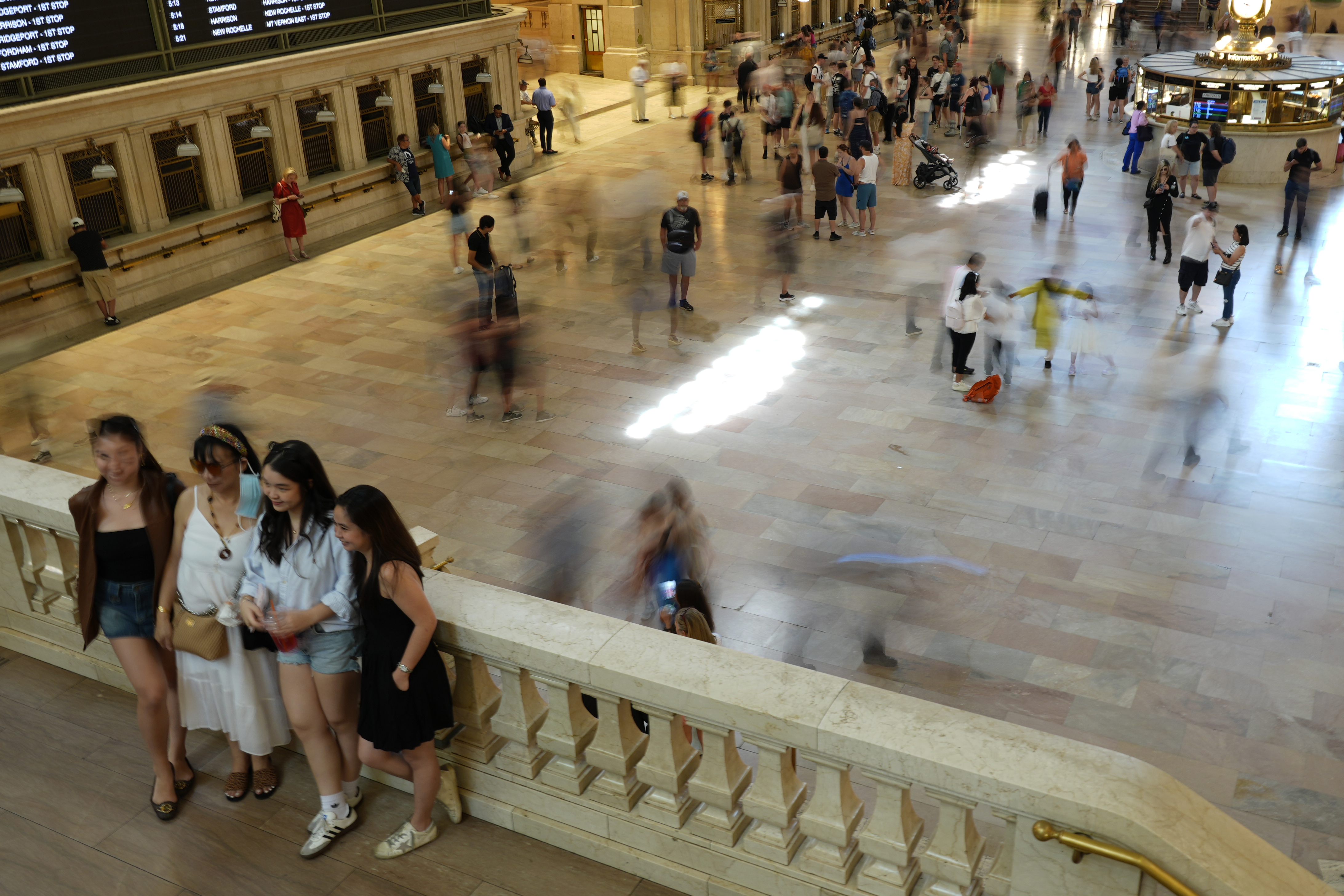 Suspect Shot by Cops After Stabbing at NY's Grand Central Station