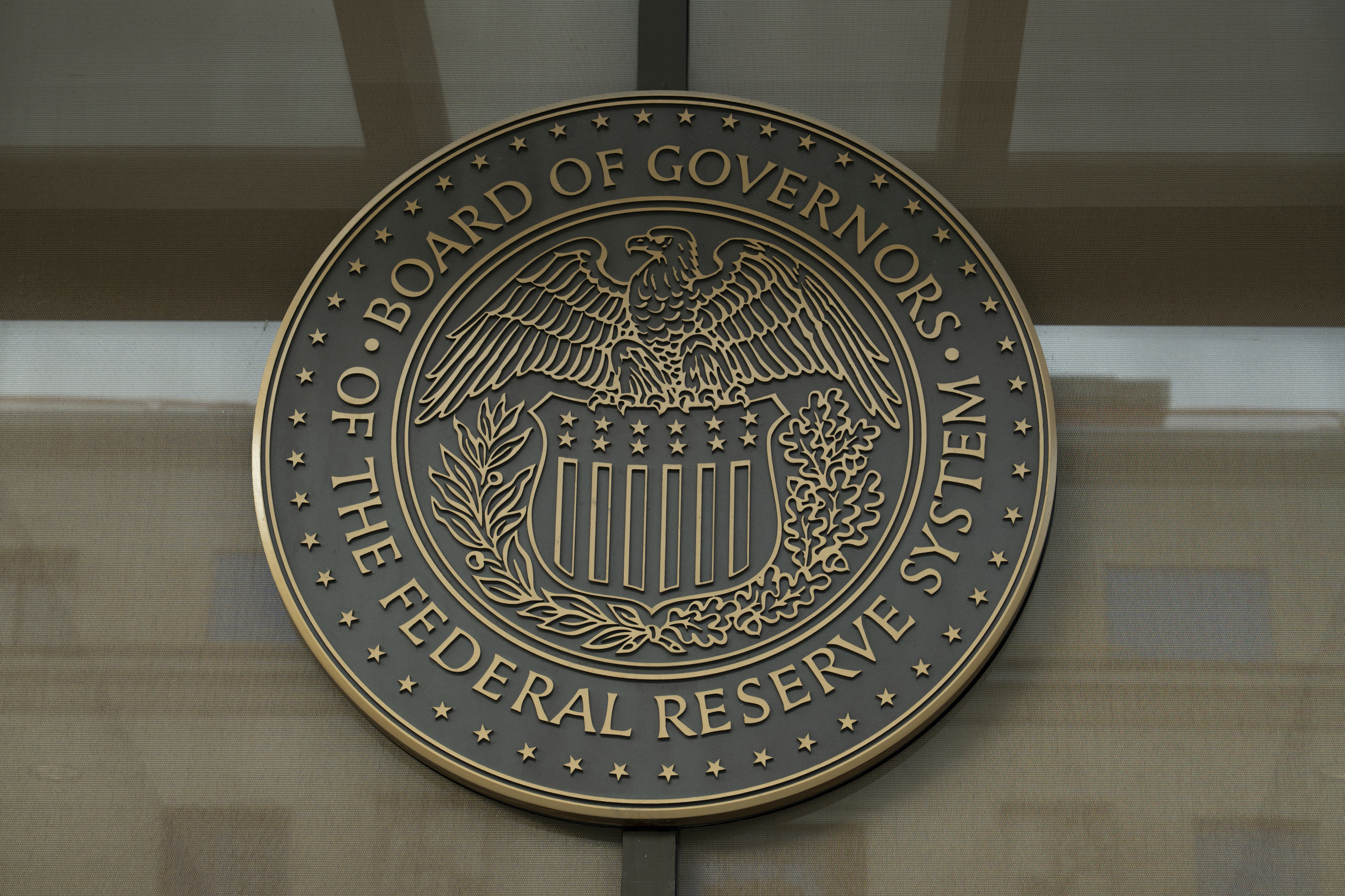 Top Fed Official Raises Prospect of Rate Hike Amid Iran War