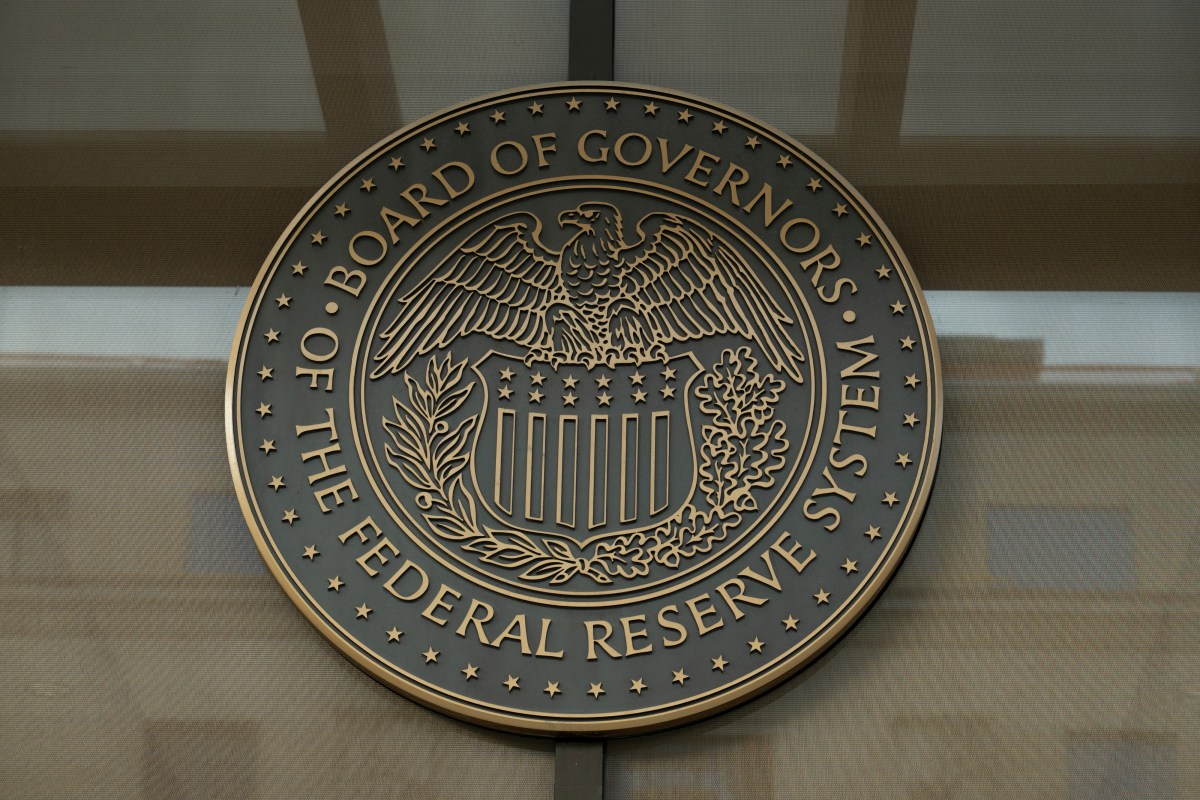 Top Fed Official Raises Prospect of Rate Hike Amid Iran War