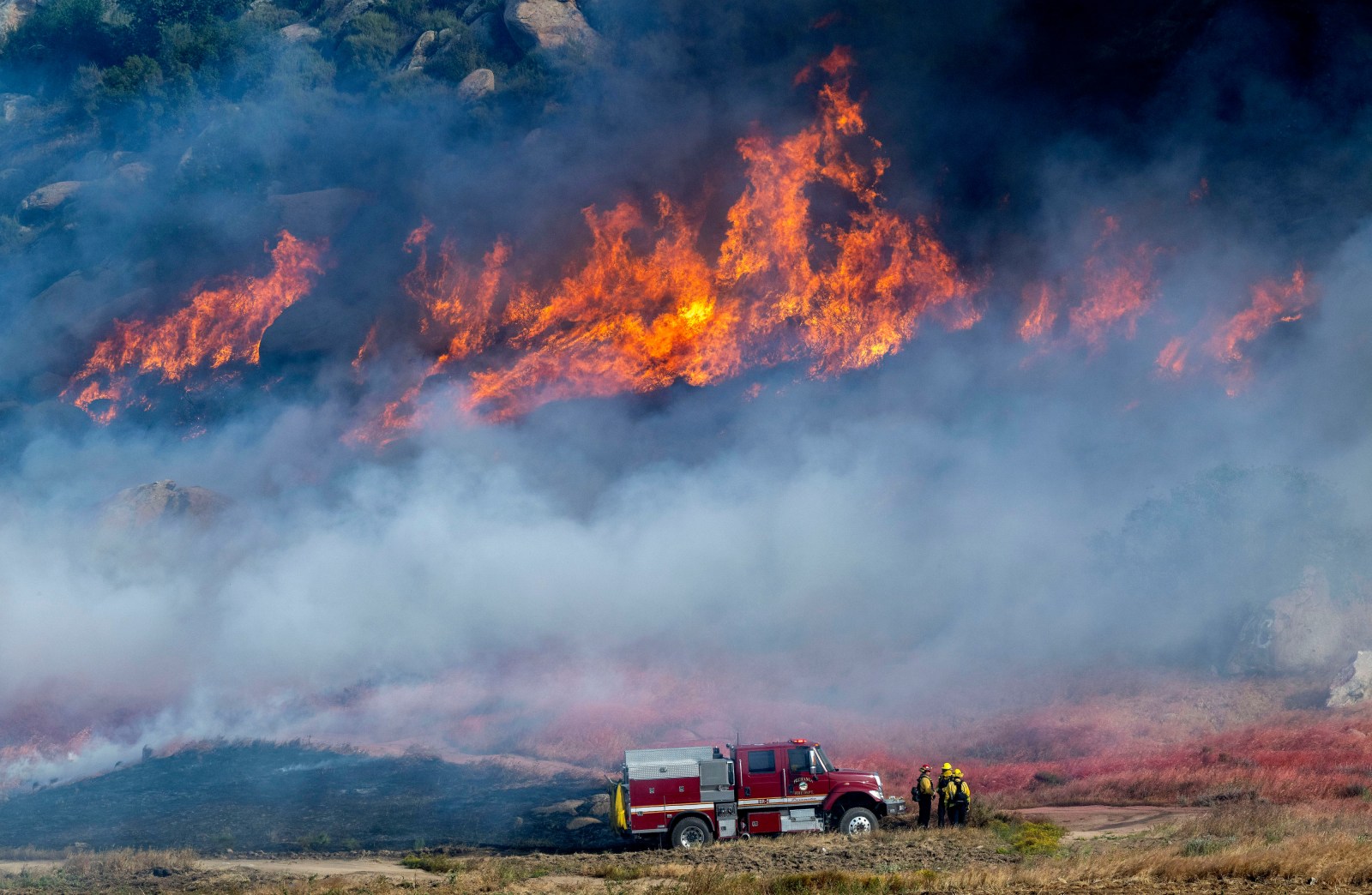 Thousands Urged to Evacuate as Springs Fire Grows to Over 4,000 Acres in California